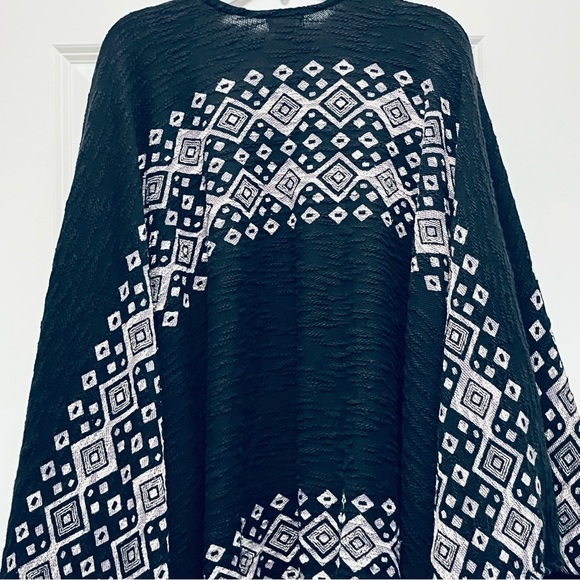 Mossimo Boho Style Cape Black and White Size Large - Picture 6 of 10